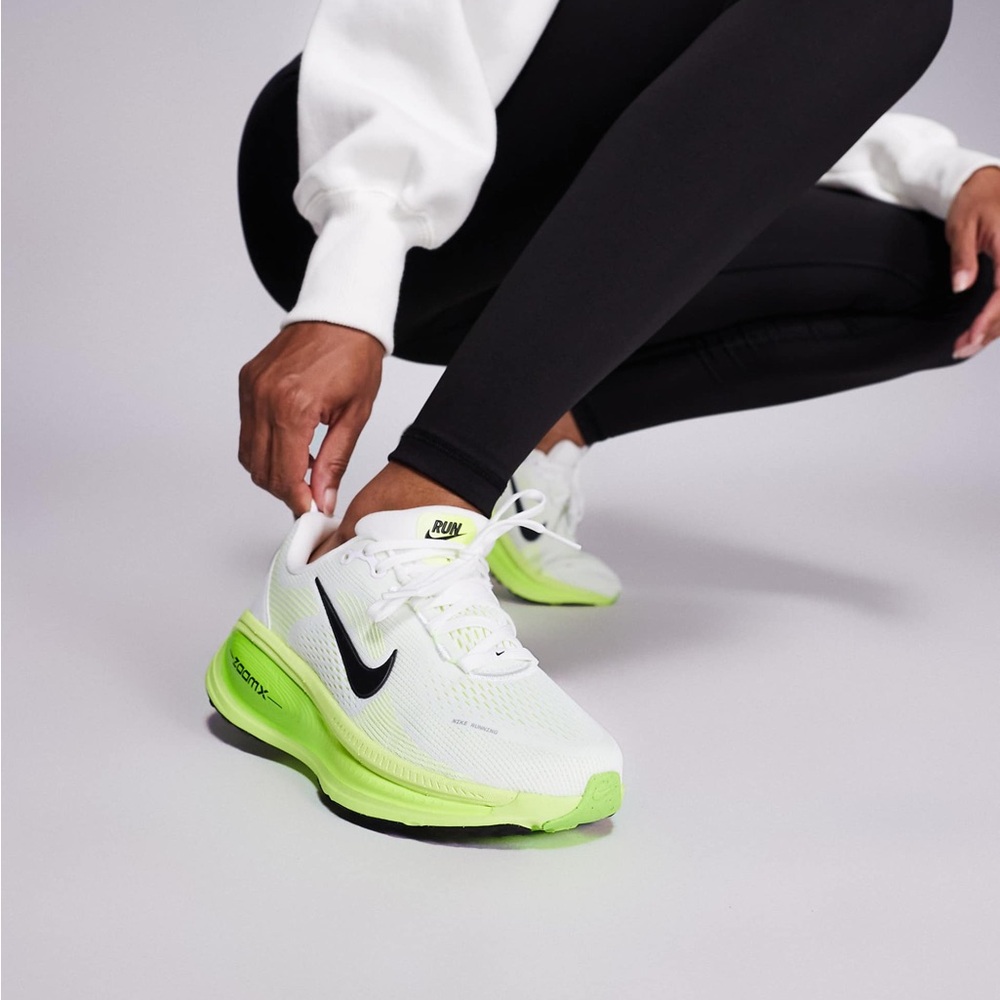 NWOB Nike Running Vomero 18 sneakers - Picture 2 of 8